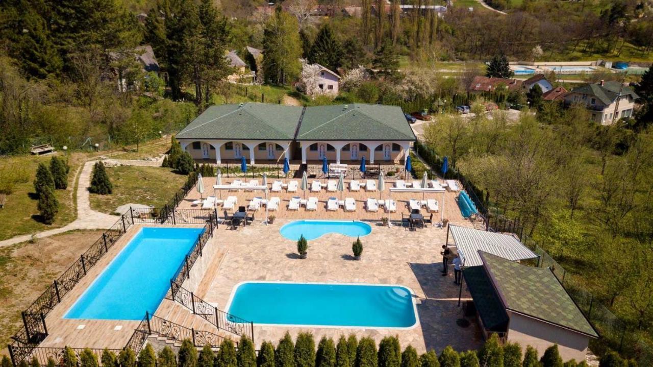 Suncani Breg Apartments Vrdnik Bagian luar foto