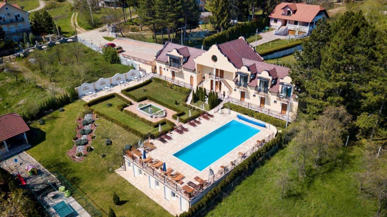 Suncani Breg Apartments Vrdnik Bagian luar foto