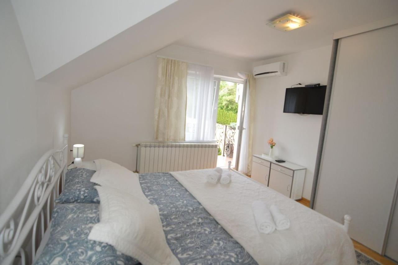 Suncani Breg Apartments Vrdnik Bagian luar foto