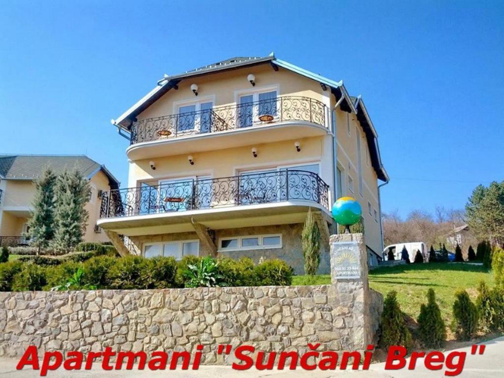 Suncani Breg Apartments Vrdnik Bagian luar foto