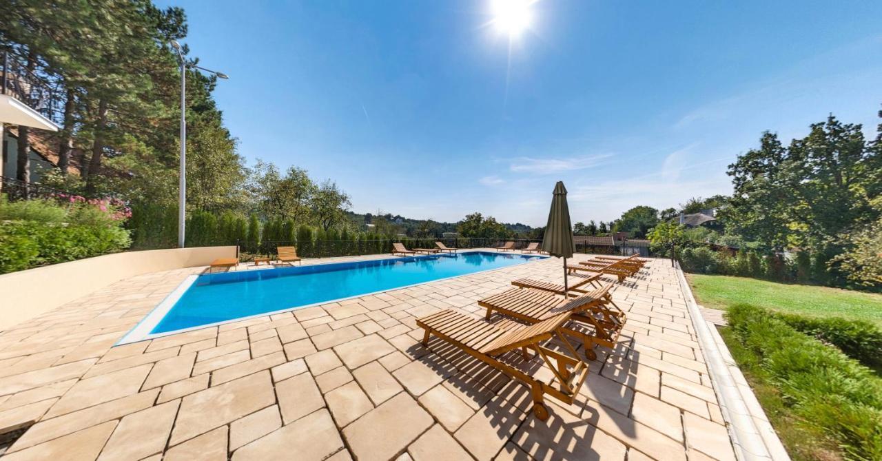 Suncani Breg Apartments Vrdnik Bagian luar foto